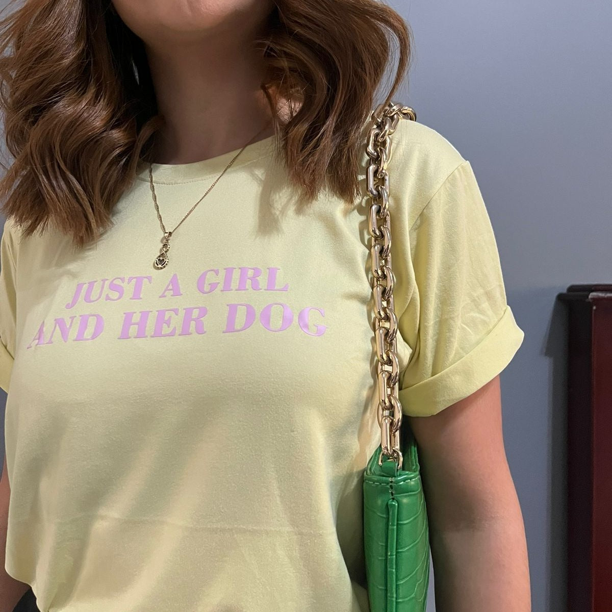 Camiseta “Just a girl and her dog”