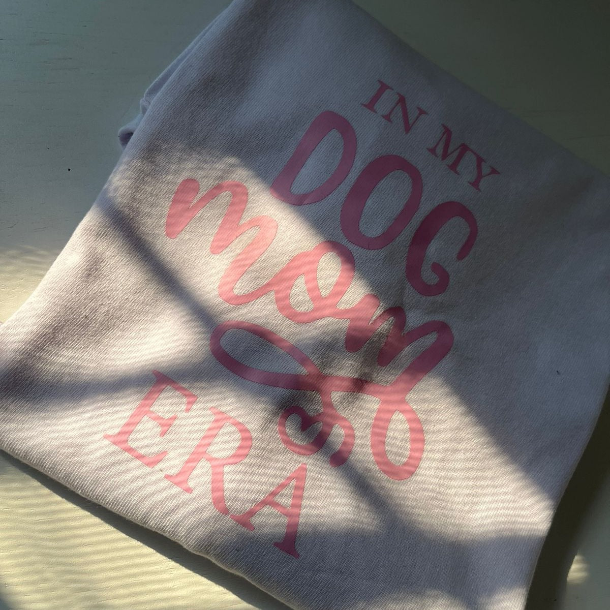 Camiseta “In my dog mom era”